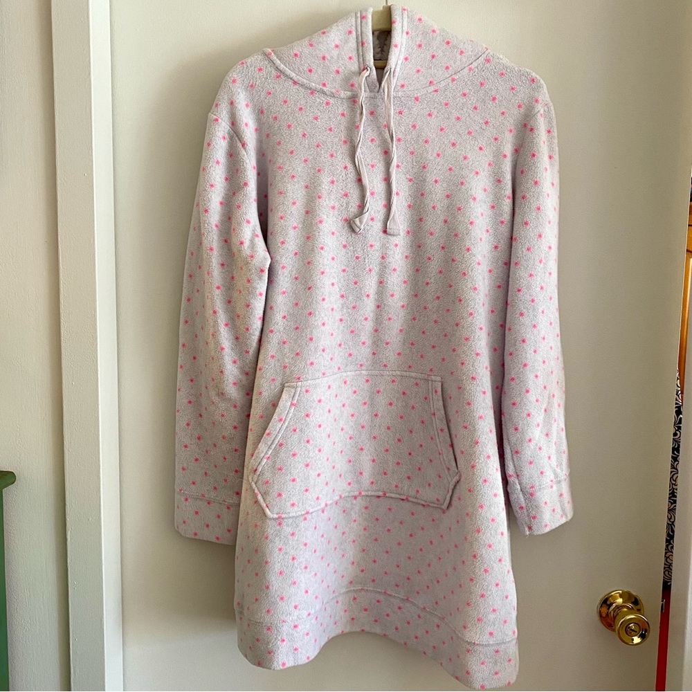 PJS Roudelain grey with pink polka dots.